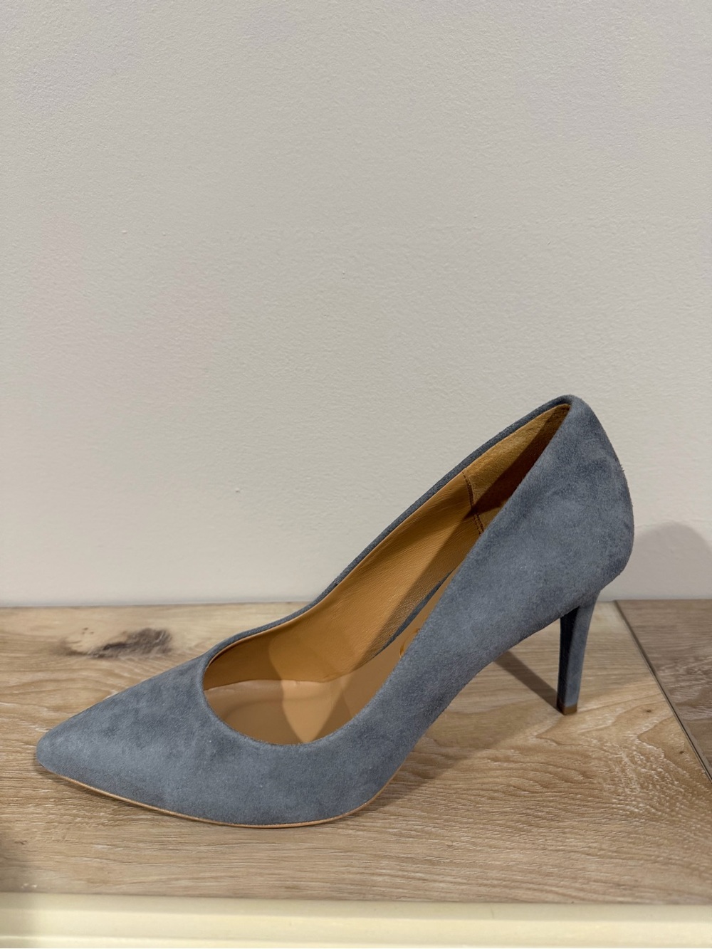 Rylko brand made in Poland Classic Pointed-Toe Suede Pump in Gray